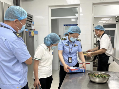 筑牢節日食品安全防線——許昌市市場監督管理局東城區分局扎實開展“雙節”期間餐飲企業專項檢查